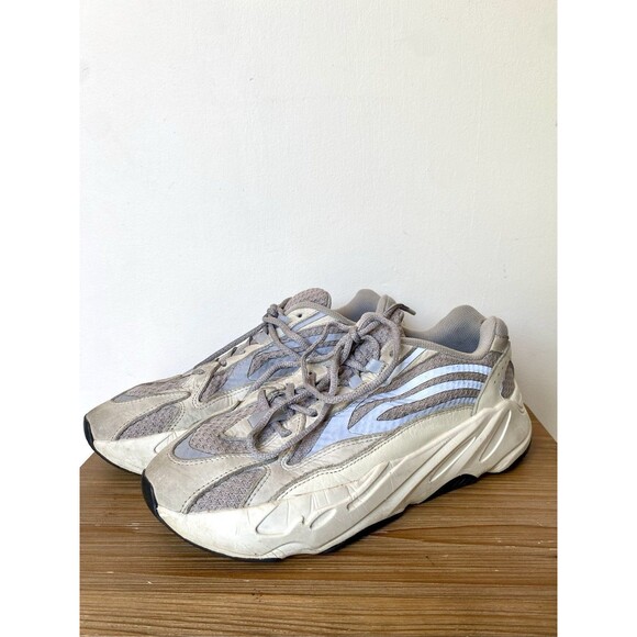 Adidas Yeezy Boost Sneakers 700 V2 Low Static Size 10 EF2829 Grey Shoes - Picture 1 of 10